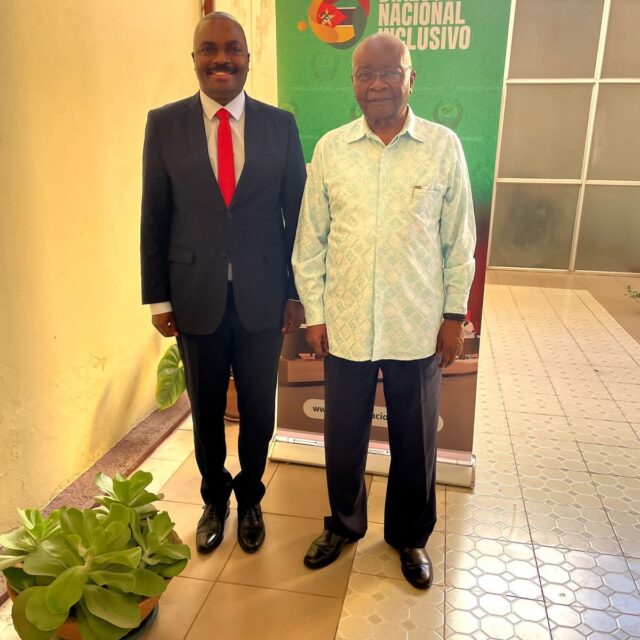 Com o Presidente Armando Emilio Guebuza no âmbito do Diálogo Nacional Inclusivo